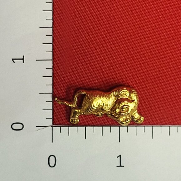 Gold Toned Crouching Tiger Brooch Pin Marked MF - Picture 10 of 11